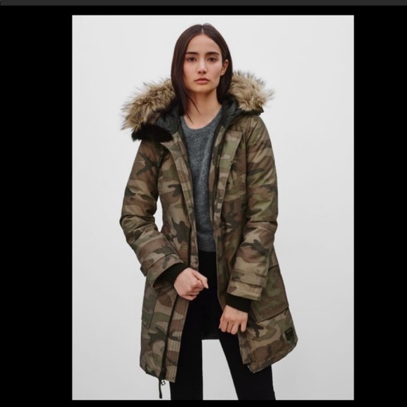 Golden Parka (Warmest: -30°C) - Picture 2 of 6